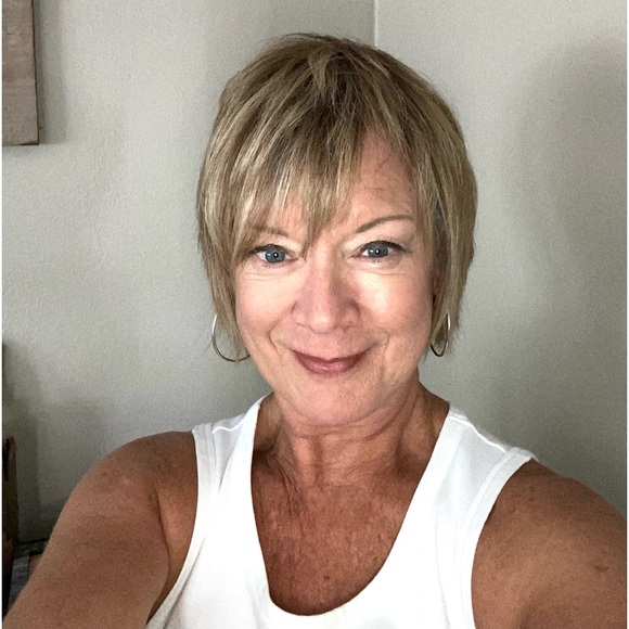 Meet your Posher, Jeanine - Picture 2 of 2